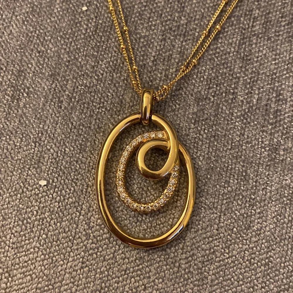 Gold Pendant Necklace - Picture 3 of 5